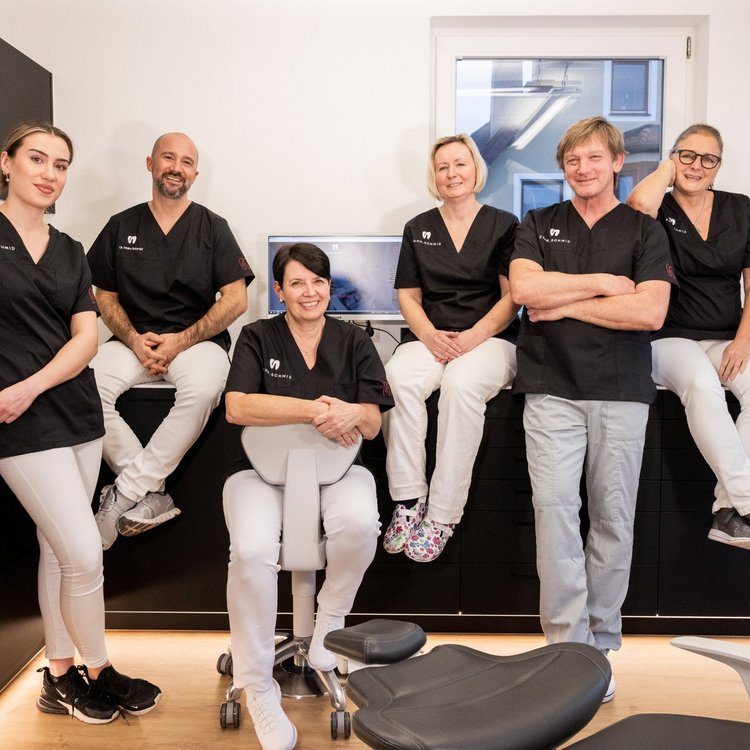 Das Team der Zahnarztpraxis ZAHN.SCHMID
